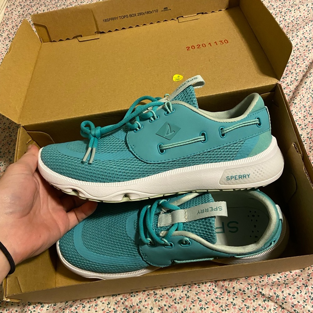 NIB Sperry Tennis Shoes 7